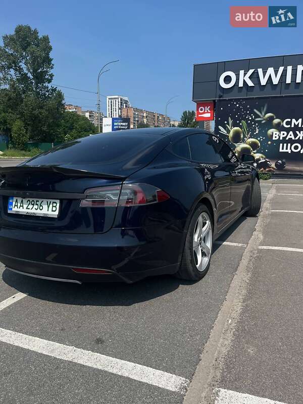 Лифтбек Tesla Model S 2014 в Вышгороде