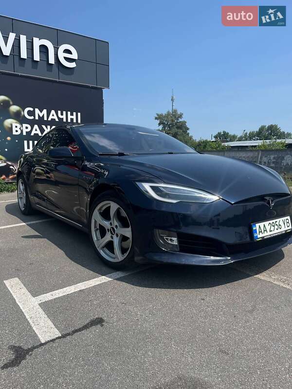 Лифтбек Tesla Model S 2014 в Вышгороде