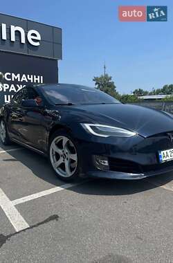 Лифтбек Tesla Model S 2014 в 