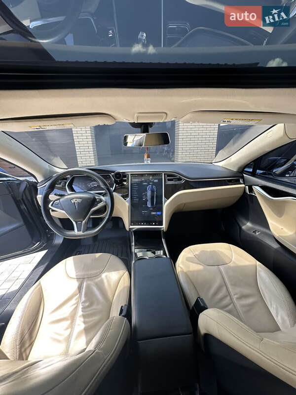 Лифтбек Tesla Model S 2013 в Виннице