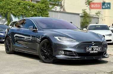 Лифтбек Tesla Model S 2019 в 