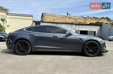 Лифтбек Tesla Model S 2019 в 