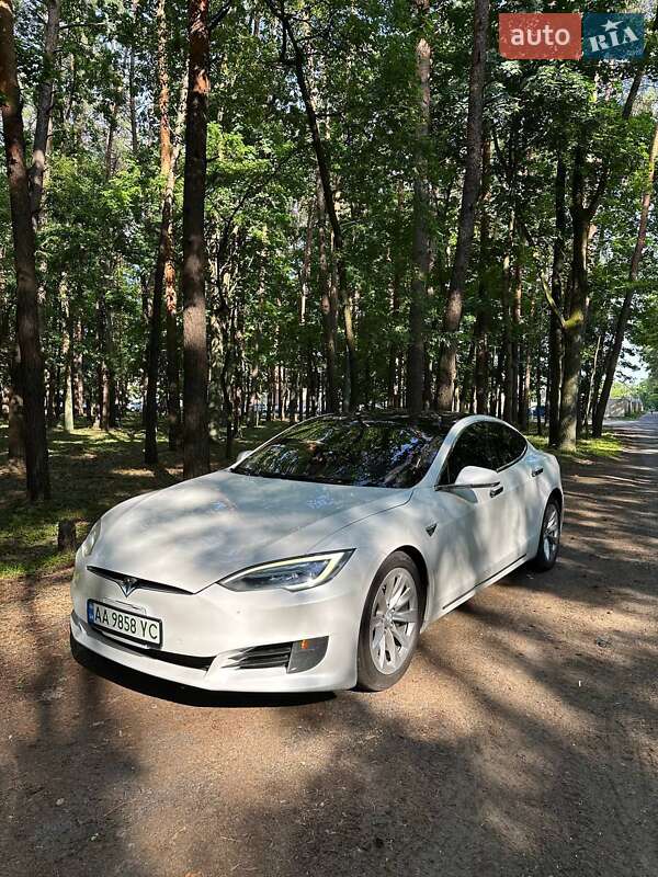Ліфтбек Tesla Model S 2017 в Києві