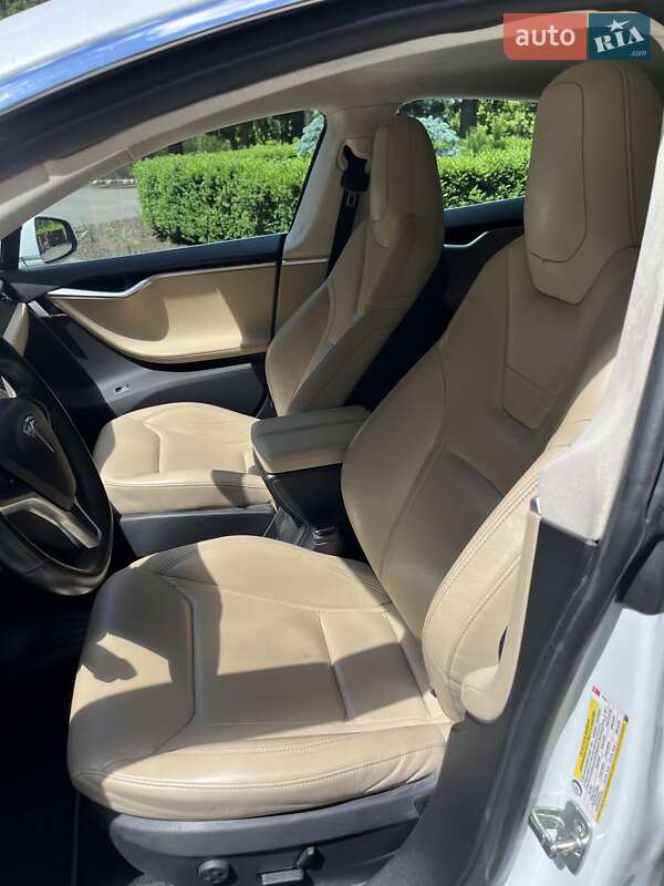 Лифтбек Tesla Model S 2015 в Киеве
