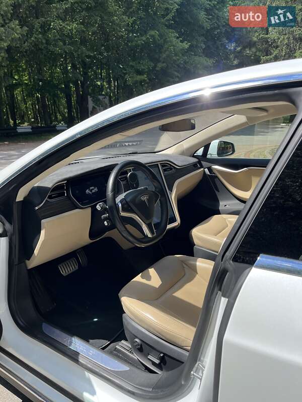 Лифтбек Tesla Model S 2015 в Киеве
