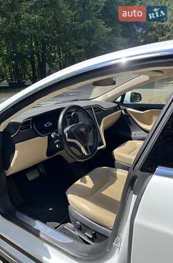 Лифтбек Tesla Model S 2015 в 