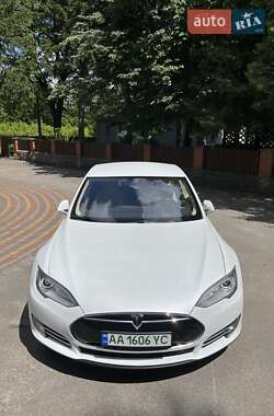 Лифтбек Tesla Model S 2015 в 