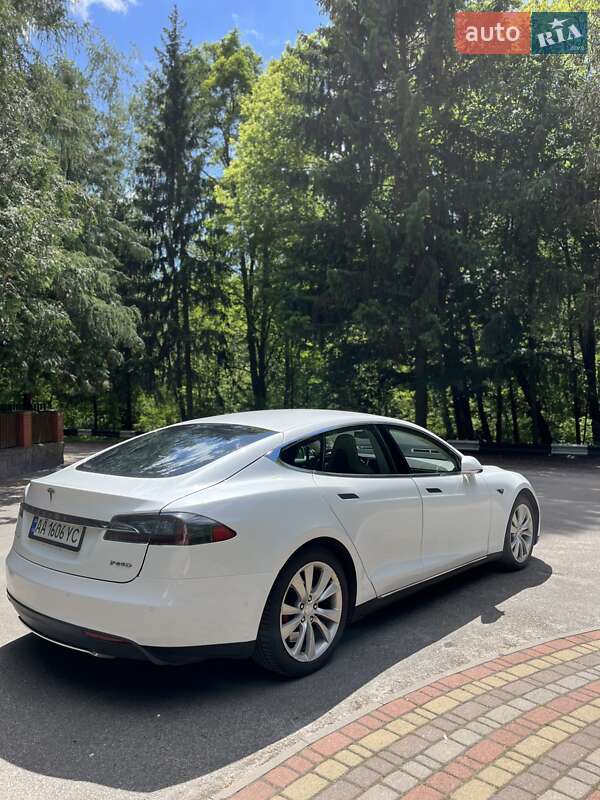 Лифтбек Tesla Model S 2015 в Киеве