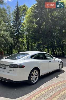 Лифтбек Tesla Model S 2015 в 