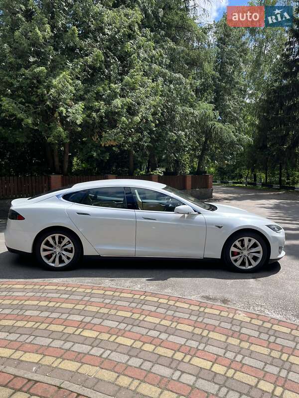 Лифтбек Tesla Model S 2015 в Киеве