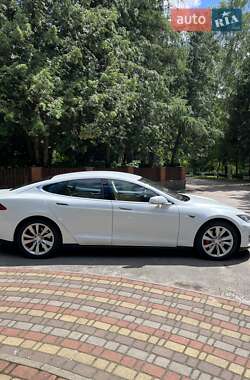 Лифтбек Tesla Model S 2015 в 