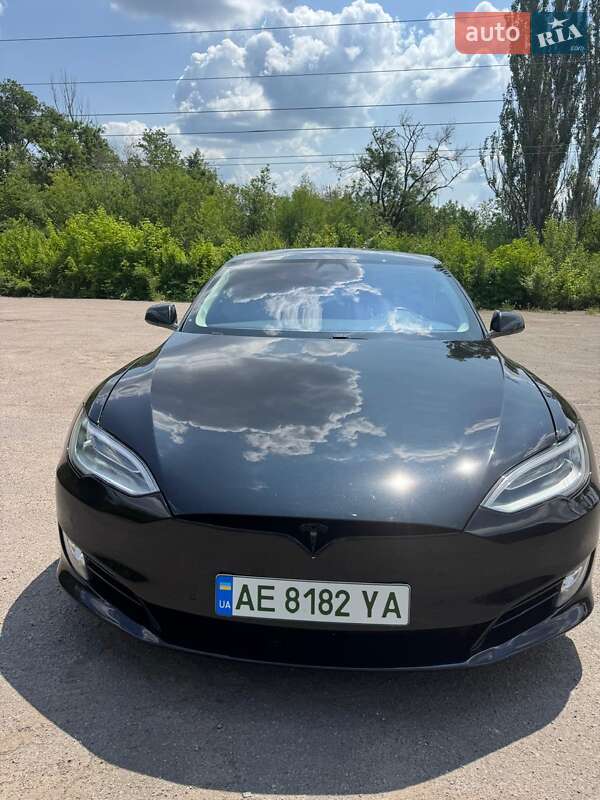 Лифтбек Tesla Model S 2017 в Кривом Роге