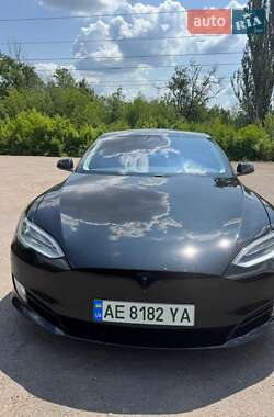 Лифтбек Tesla Model S 2017 в 