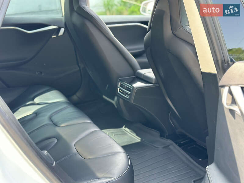 Лифтбек Tesla Model S 2015 в Луцке фото 25 Лифтбек Tesla Model S 2015 в Луцке