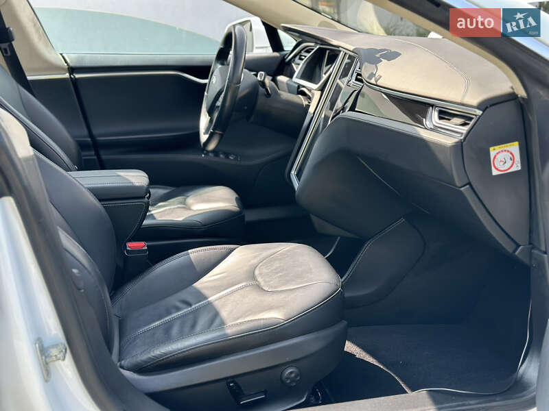Лифтбек Tesla Model S 2015 в Луцке фото 27 Лифтбек Tesla Model S 2015 в Луцке