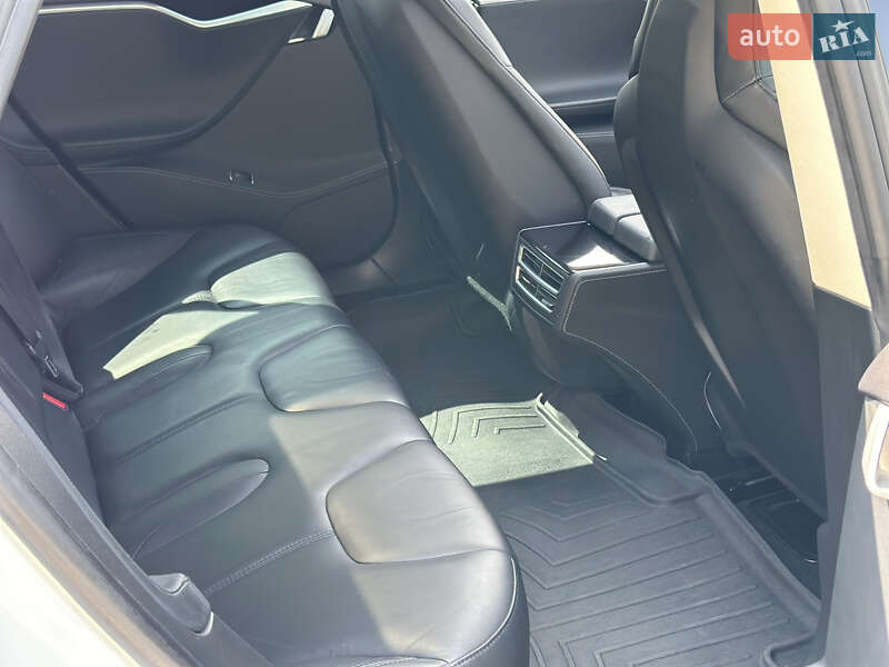 Лифтбек Tesla Model S 2015 в Луцке фото 23 Лифтбек Tesla Model S 2015 в Луцке