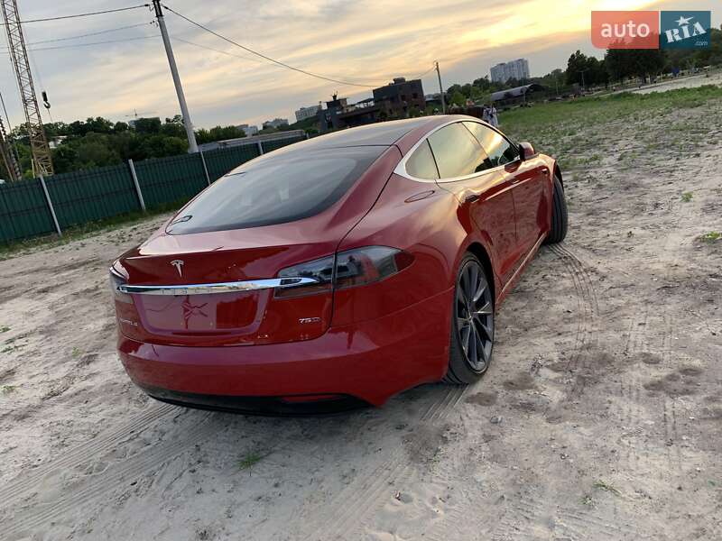 Лифтбек Tesla Model S 2018 в Черкассах