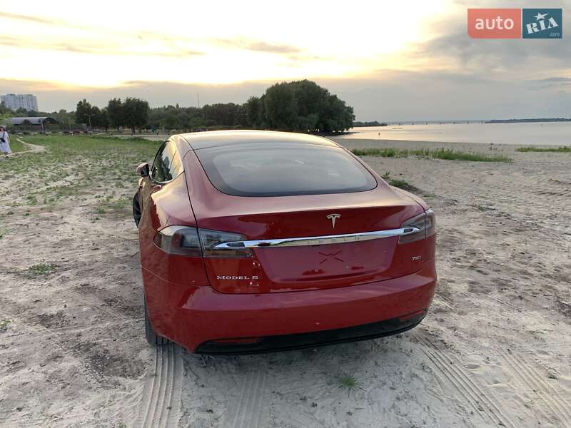 Лифтбек Tesla Model S 2018 в Черкассах