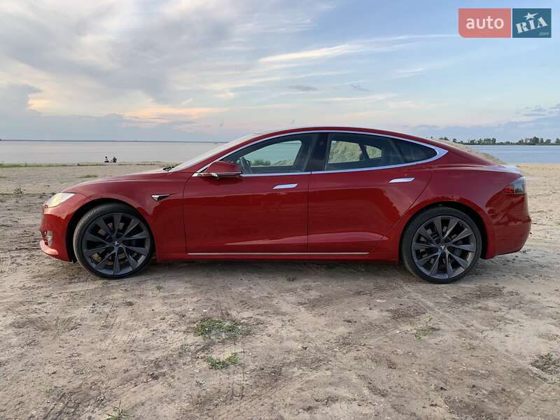 Лифтбек Tesla Model S 2018 в Черкассах
