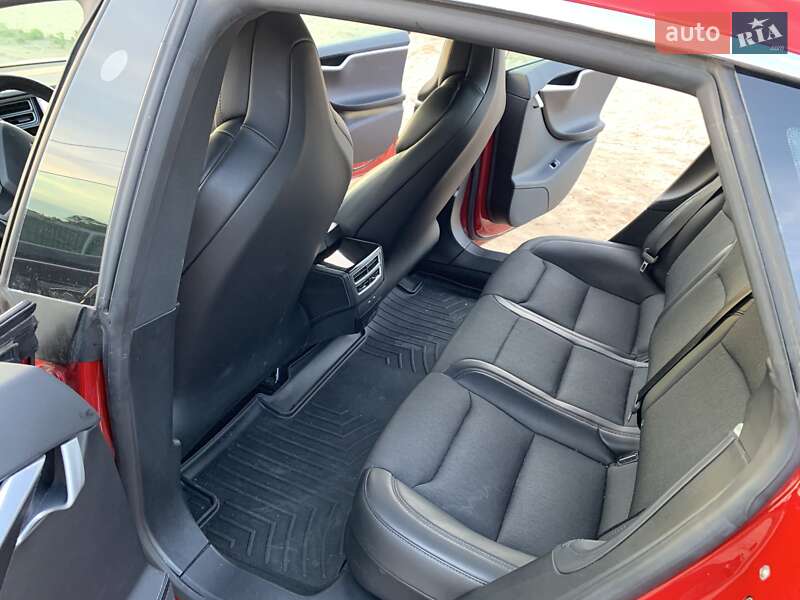 Лифтбек Tesla Model S 2018 в Черкассах