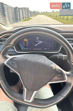 Лифтбек Tesla Model S 2016 в 