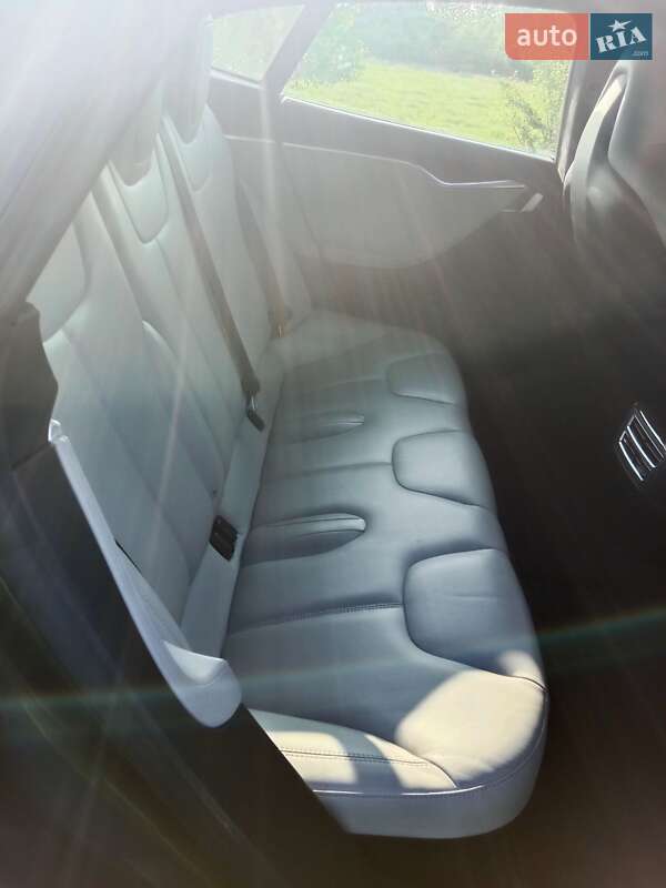 Лифтбек Tesla Model S 2015 в Ивано-Франковске