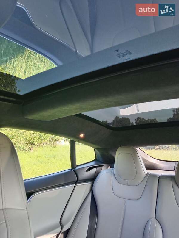 Лифтбек Tesla Model S 2015 в Ивано-Франковске