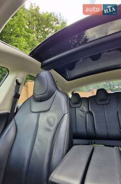 Лифтбек Tesla Model S 2014 в 