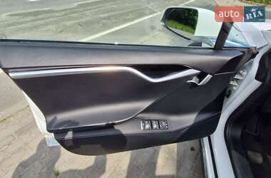 Лифтбек Tesla Model S 2014 в 