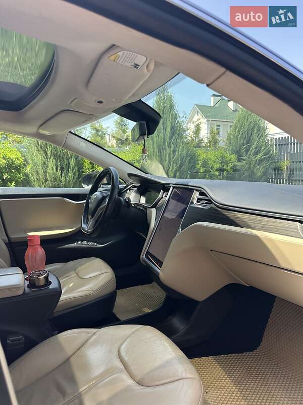 Ліфтбек Tesla Model S 2015 в Києві