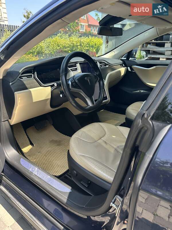 Ліфтбек Tesla Model S 2015 в Києві