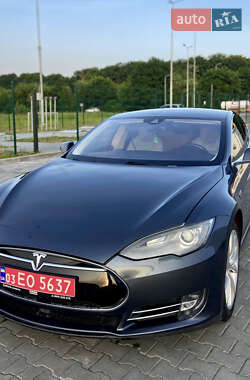 Лифтбек Tesla Model S 2015 в Луцке