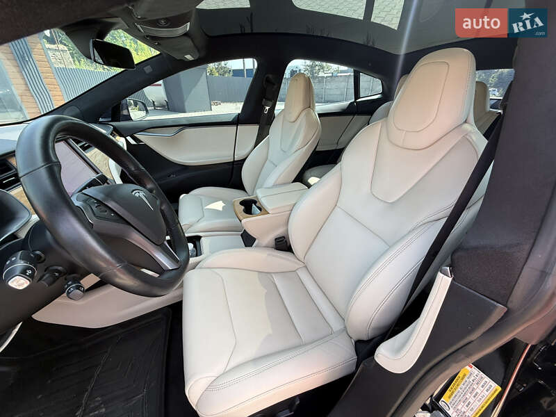 Лифтбек Tesla Model S 2019 в Виннице