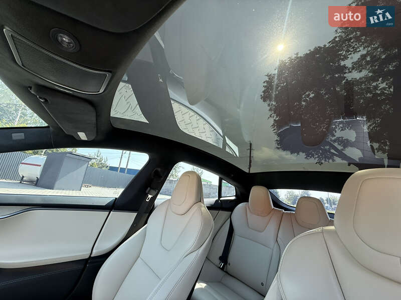 Лифтбек Tesla Model S 2019 в Виннице