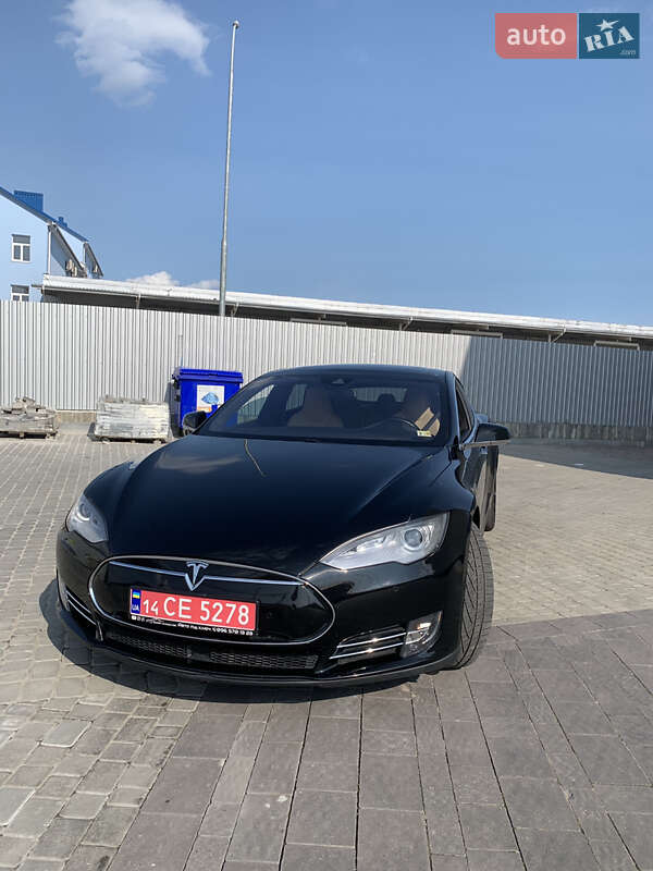 Лифтбек Tesla Model S 2015 в Львове