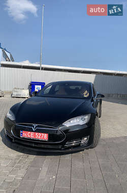 Лифтбек Tesla Model S 2015 в 