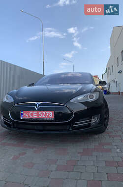 Лифтбек Tesla Model S 2015 в 