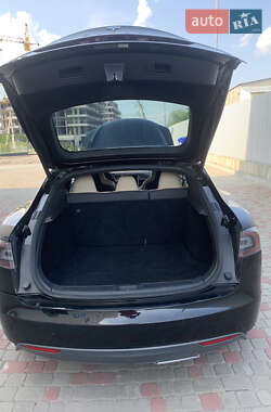 Лифтбек Tesla Model S 2015 в 