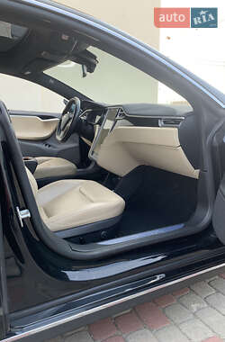 Лифтбек Tesla Model S 2015 в 