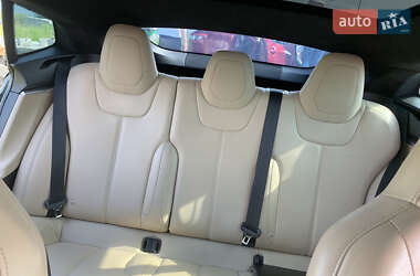 Лифтбек Tesla Model S 2015 в 
