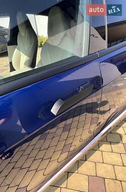Лифтбек Tesla Model S 2019 в 