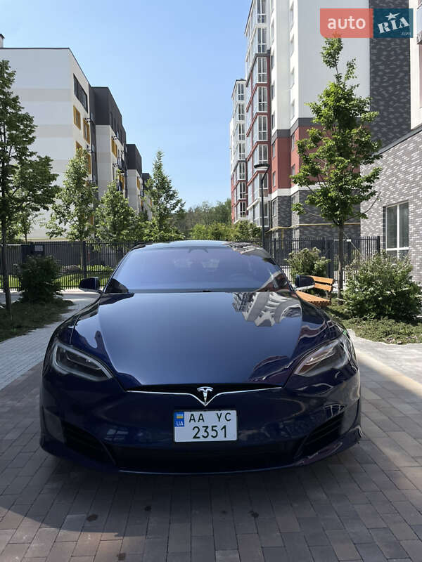 Лифтбек Tesla Model S 2017 в Ирпене
