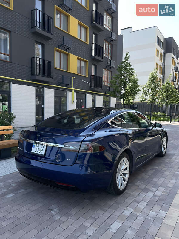 Лифтбек Tesla Model S 2017 в Ирпене