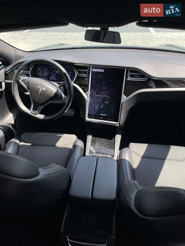 Лифтбек Tesla Model S 2017 в Ирпене
