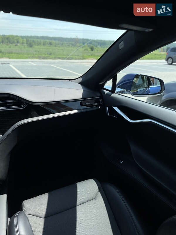 Лифтбек Tesla Model S 2017 в Ирпене
