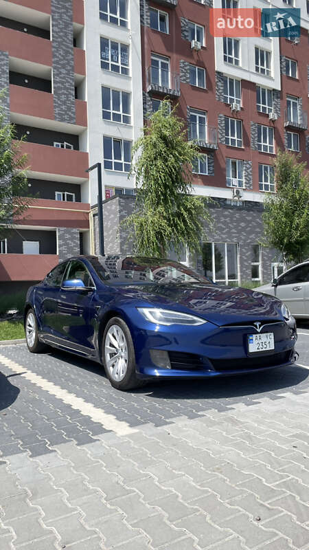 Лифтбек Tesla Model S 2017 в Ирпене
