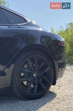 Лифтбек Tesla Model S 2019 в 