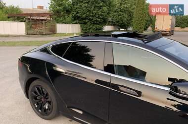 Лифтбек Tesla Model S 2016 в 