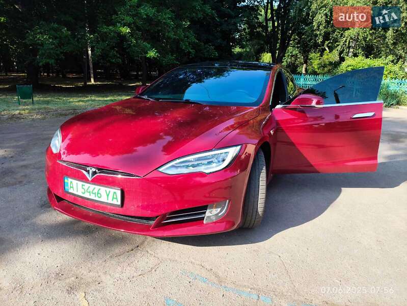 Лифтбек Tesla Model S 2017 в Запорожье