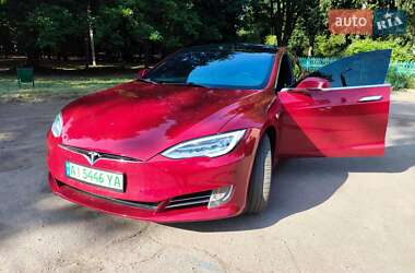 Лифтбек Tesla Model S 2017 в 